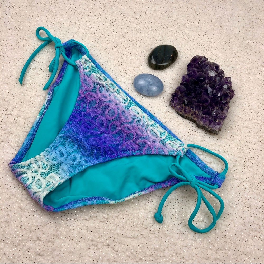 🦋 Victoria’s Secret Bikini BOTTOM SIZE: Small